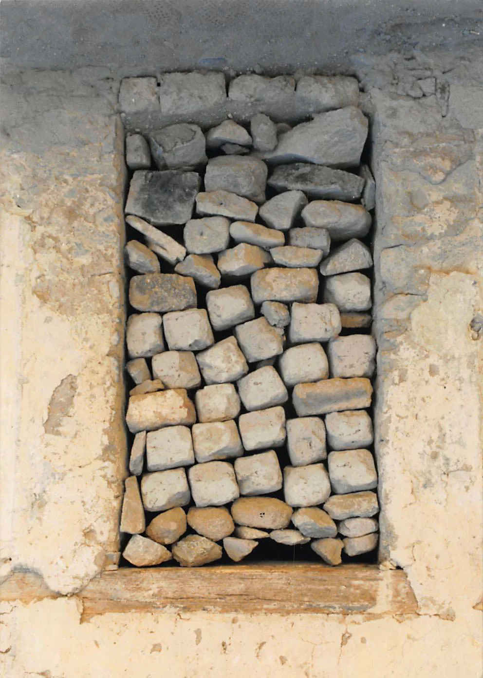 Stones closing doors